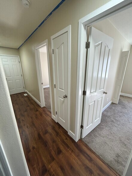 Building Photo - 10658 S Poplar Grv Dr