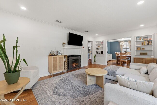 Building Photo - 1650 Parrish Pl