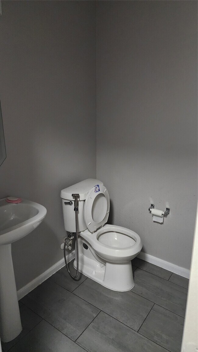 Building Photo - 22207 Greengate Dr