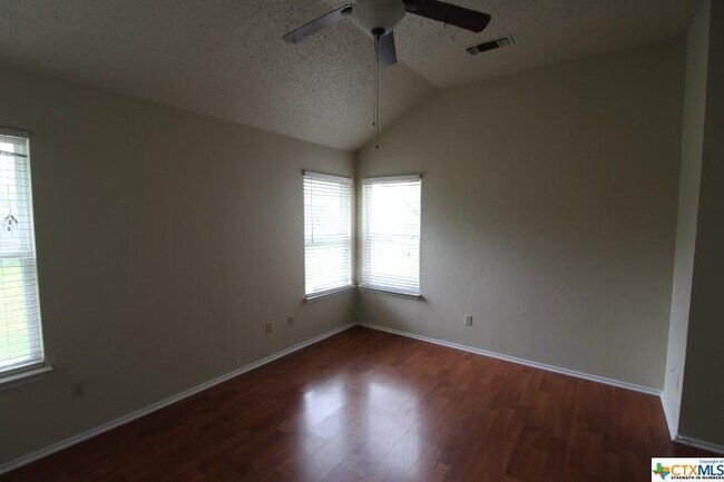 Building Photo - 2305 Woodlands Dr
