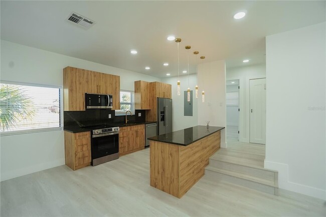 Building Photo - 6821 Marius Rd