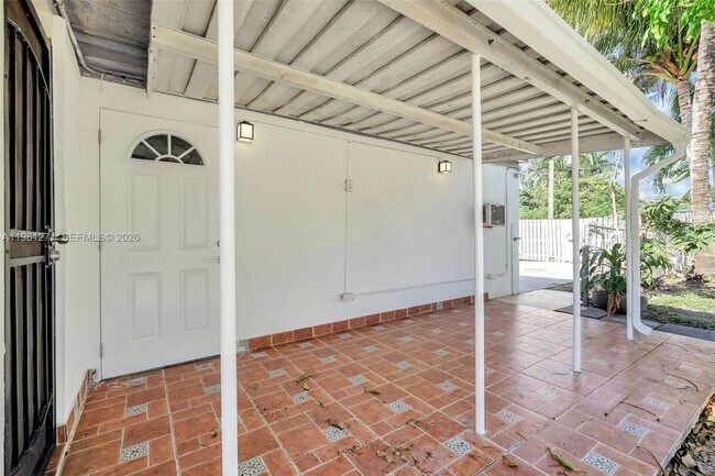 Building Photo - 2419 Coolidge St