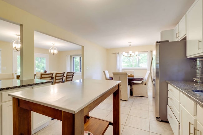 Building Photo - Kerry Lake