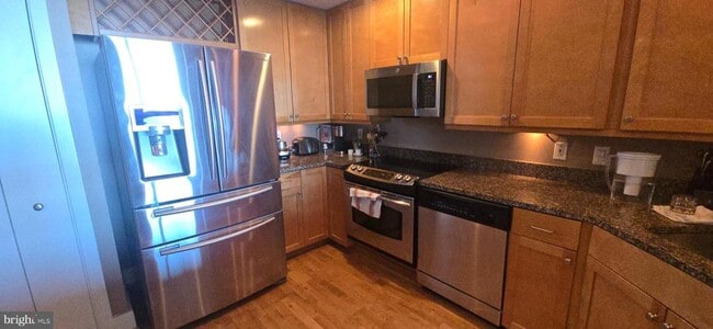 Building Photo - 717 S Christopher Columbus Blvd