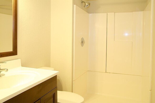 Building Photo - 9 Wolfhound Ln