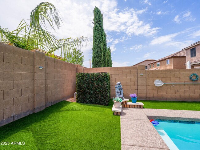 Building Photo - 761 W Desert Hollow Dr