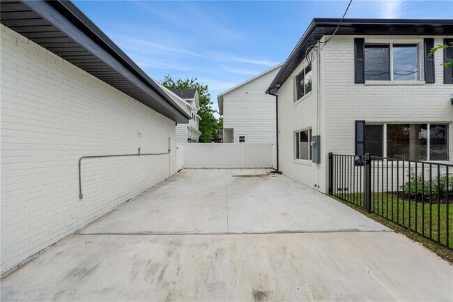 Building Photo - 4501 N Highland Ave