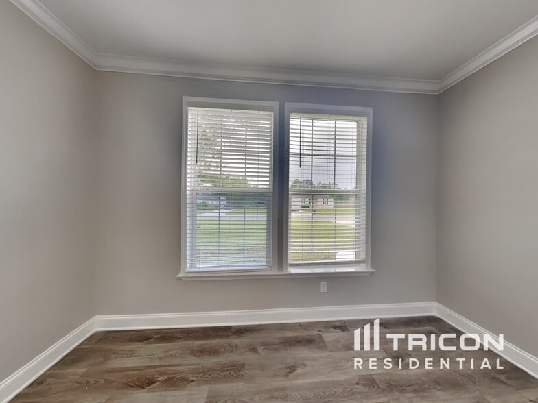 Building Photo - 2708 N Screech Owl Ave