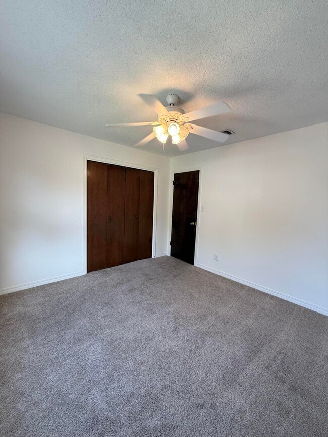 Building Photo - 513 Landview Dr