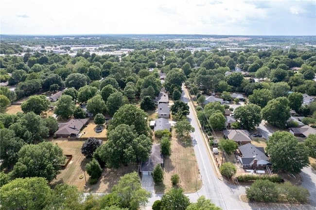 Building Photo - Nice 3 bedroom 2 bath home in North Fayetteville