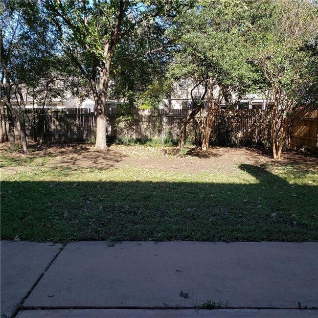 Building Photo - 8440 Fern Bluff Ave