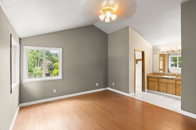 Building Photo - West Beaverton, 3 Bedroom, 2.5 Bath on Lar...