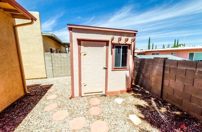 Building Photo - 1083 Desert Oak Pl