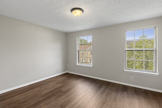 Building Photo - 916 Pentwood Ct