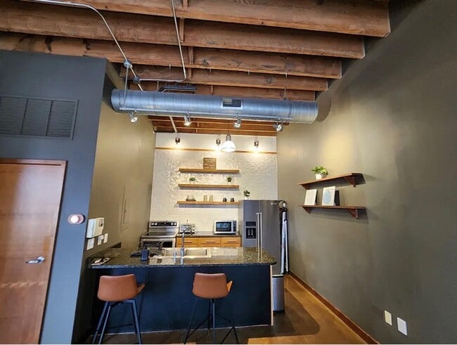 Building Photo - 2 BR/2BA | Newly Renovated Condo| 1-Private Garage | Central downtown!