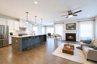 Building Photo - 5BR/3.5BA home offers stylish and function...