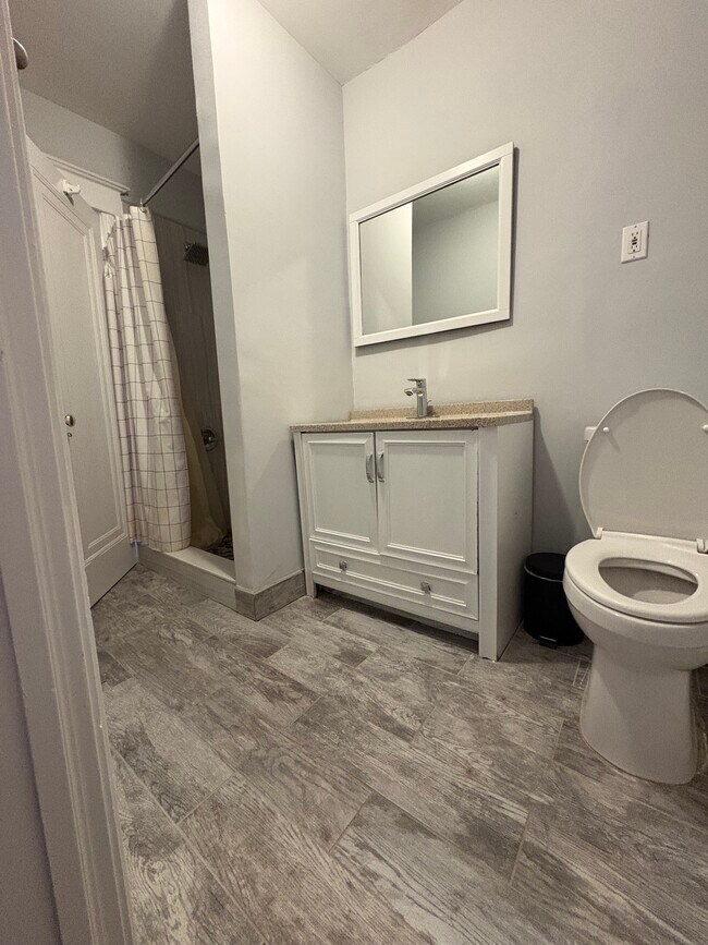 Building Photo - Edgewood Rowhouse