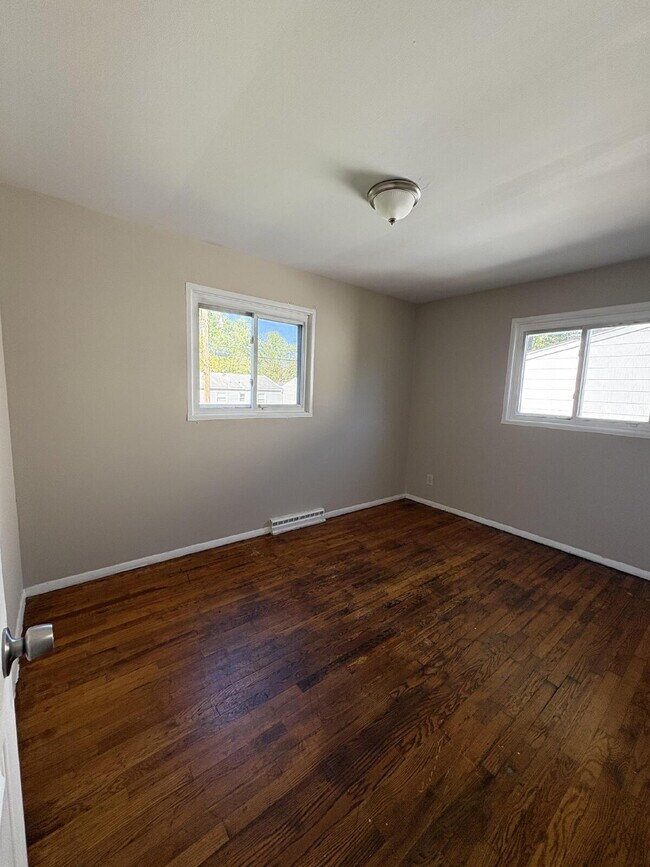 Building Photo - "Charming 3-Bed Home Retreat in Saint Loui...