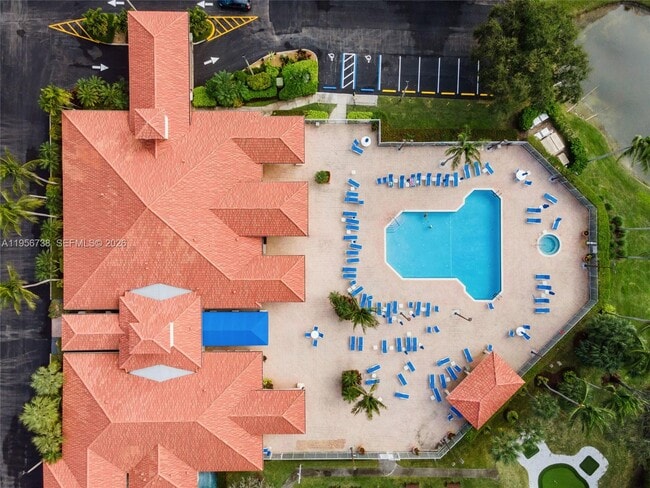 Building Photo - 6207 Floral Lakes Dr