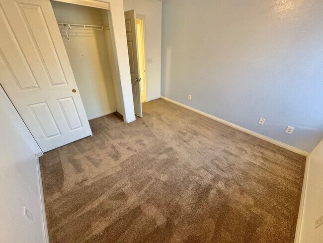 Building Photo - Charming home in a desirable Henderson neighborhood