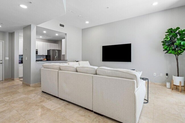 Building Photo - 255 Evernia St