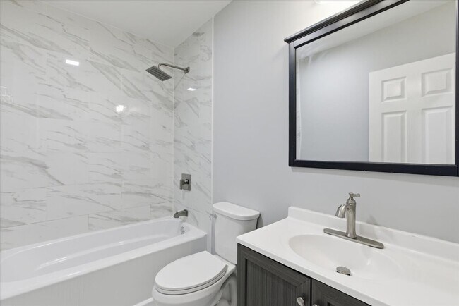 Building Photo - 1048 N Lawndale Ave