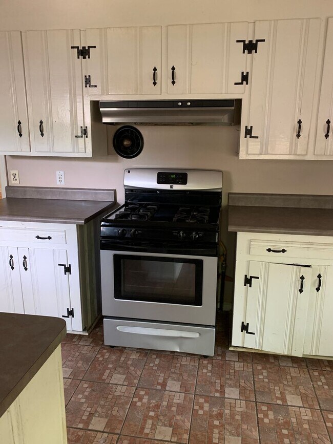 Building Photo - Kensington Park