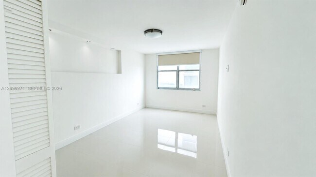 Building Photo - 6039 Collins Ave