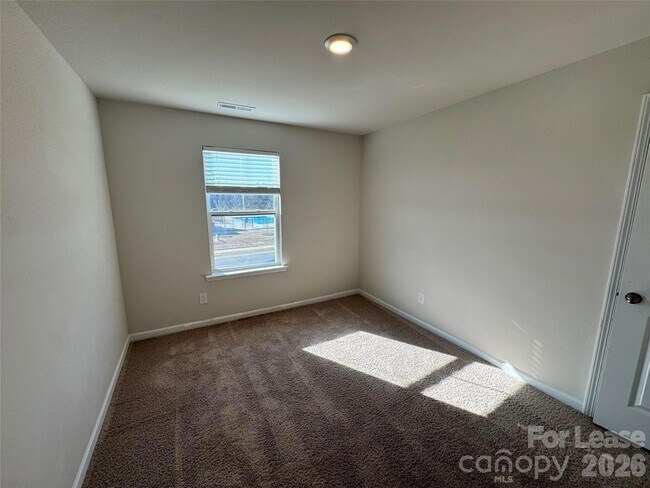 Building Photo - 2011 Weddington Pointe Dr