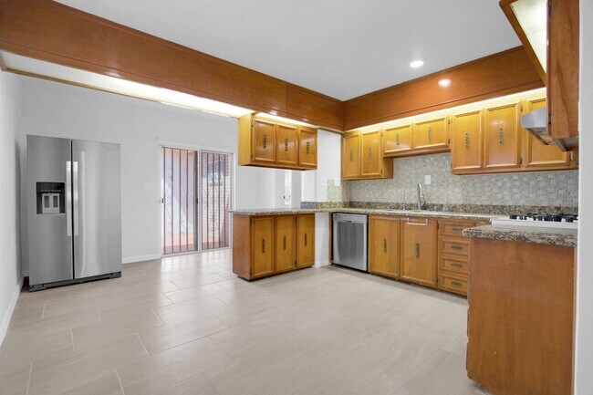 Building Photo - Adorable 3 bedroom, 2 bath apartment in Northeast El Paso!