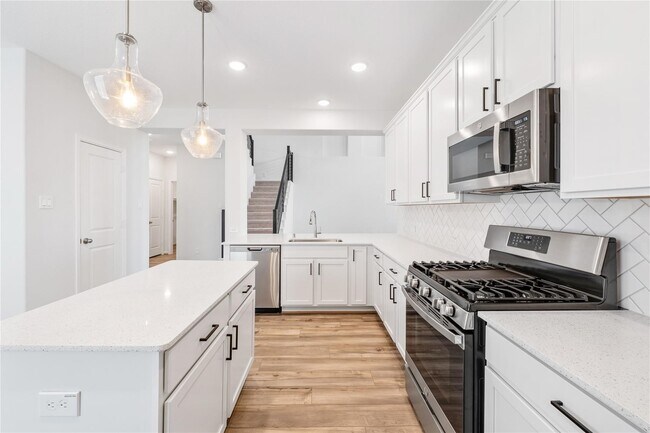 Building Photo - 208 Cambria Green Ln