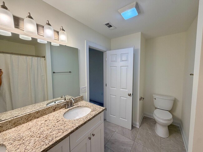 Building Photo - Beautiful Updated Townhouse located in Iredell County! 2BR/2.5BA Garage