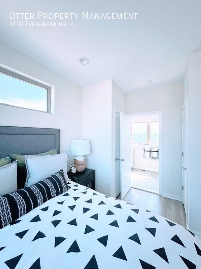 Building Photo - 3110 Evergreen Walk