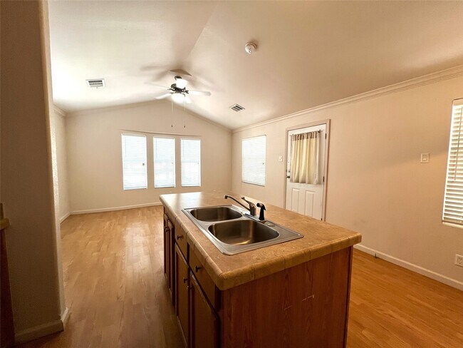 Building Photo - 286 FM 1696