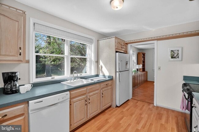 Building Photo - 616 Mcmagan Dr