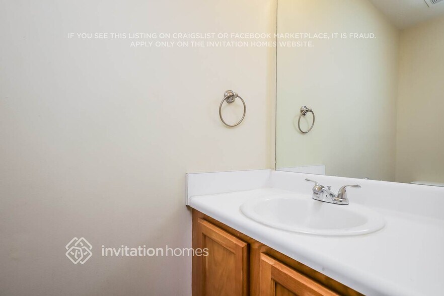 Building Photo - 352 Jasmine Dr