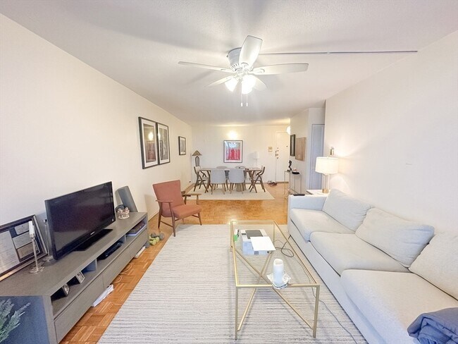 Building Photo - 19 Winchester St