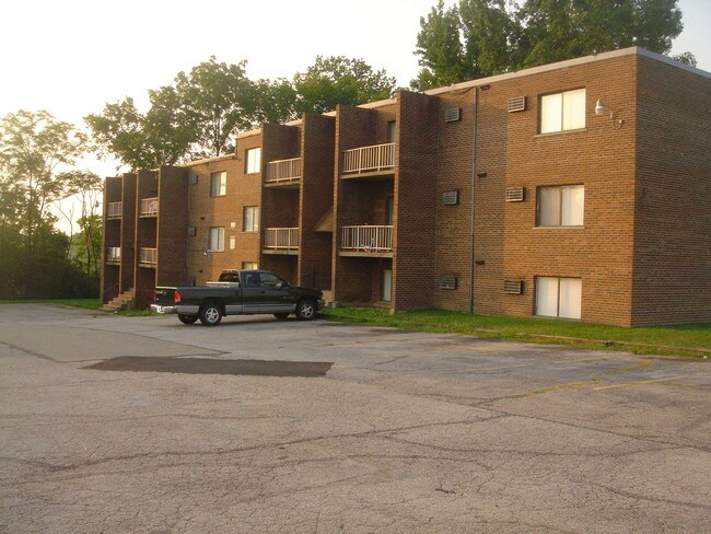 Primary Photo - 3751-3753 Westmont Dr