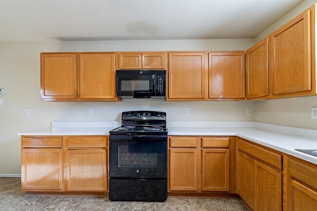 Building Photo - 1000 Bumble Bee Dr