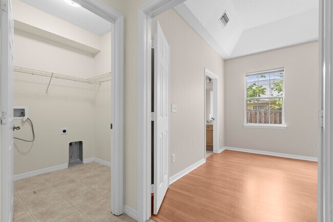 Building Photo - 289 N Churchill Dr
