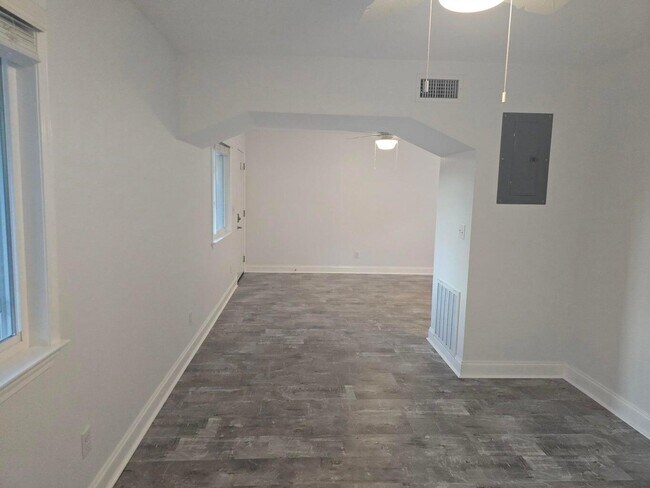 Building Photo - 315 Bream Ave