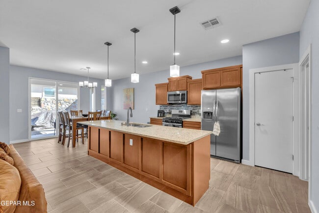 Building Photo - 12631 Mark Twain Ave