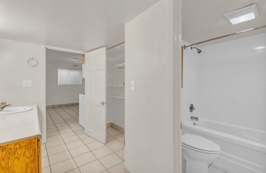 Building Photo - 2321 Harvest Ln