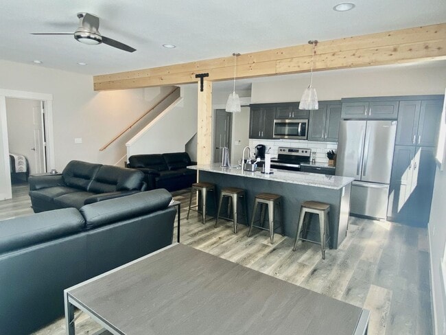 Building Photo - Year Round Rental- 4 bedroom, 2.5 bath in ...