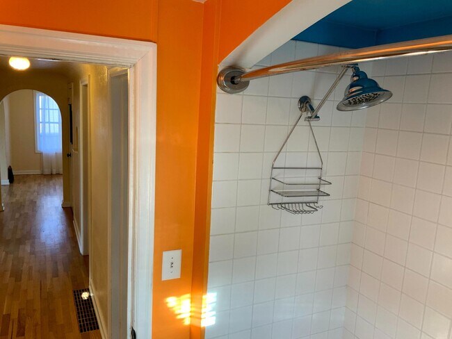 Building Photo - 4 Bedroom, 1.5 Bath House