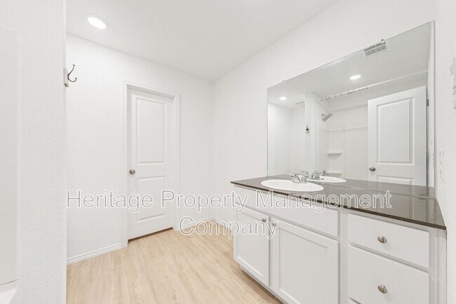 Building Photo - 140 Wood Moss Dr