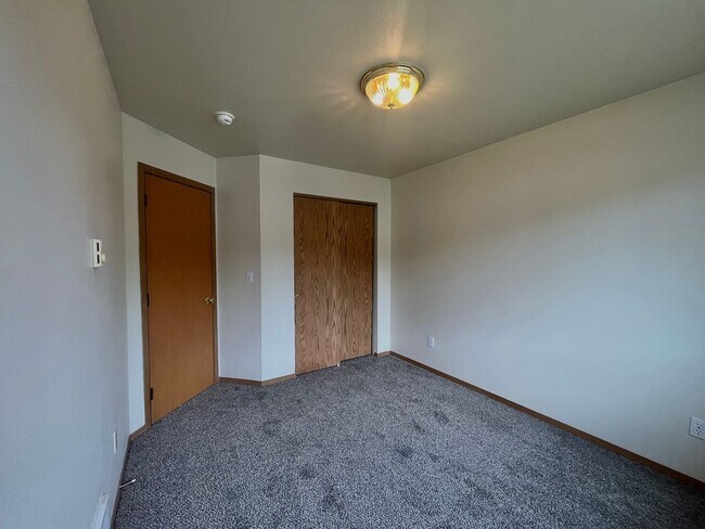 Building Photo - 2105 Yellowstone St