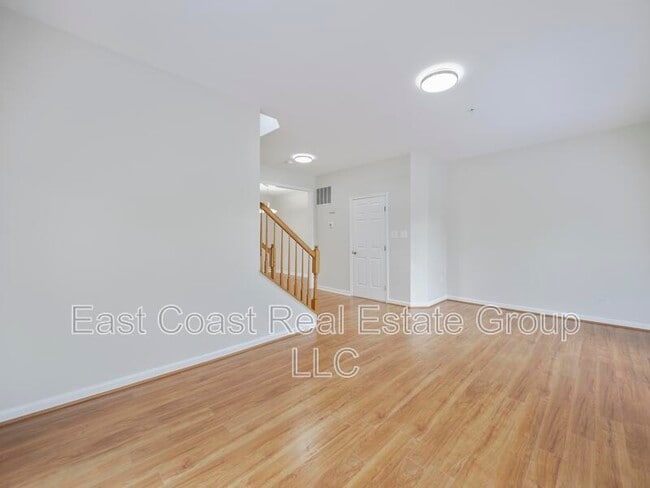 Building Photo - 6100 Newport Terrace