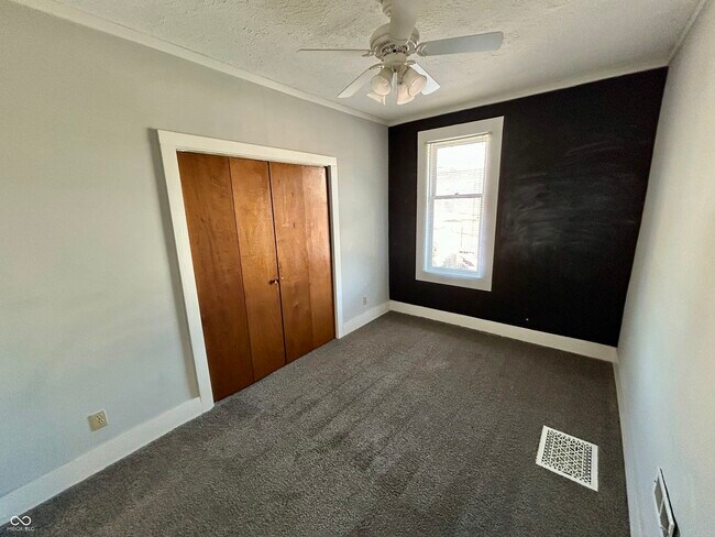 Building Photo - 639 Stevens St