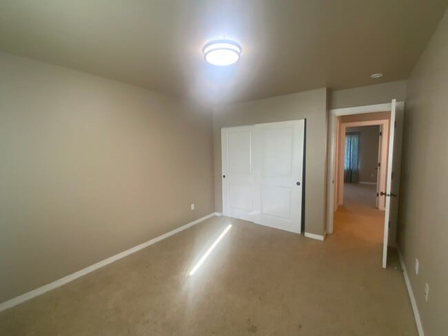 Building Photo - Beautiful Spanaway Home! Apply Today